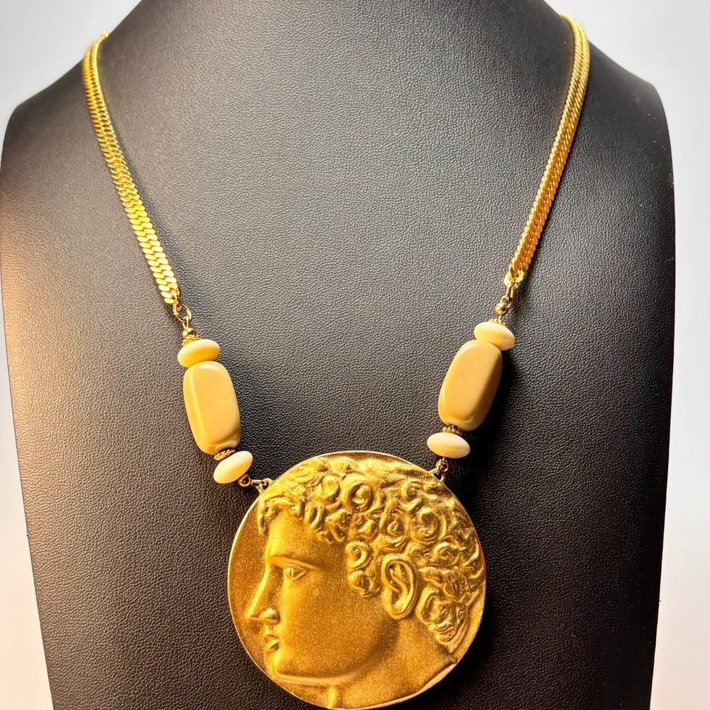 Vintage Brutalist Necklace Gold Tone 1970s Alexander the Great - Picture 3 of 8